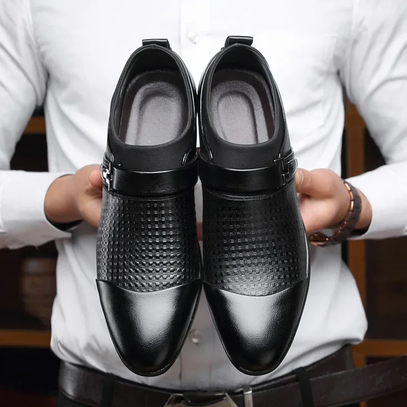 Dedo apontado masculino couro envernizado sapatos Oxford, deslizar sobre, vestido, negócios, formal, plus size 38-48, nova marca, 2024