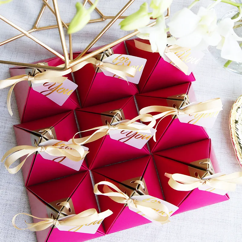 25 pieces Rose Red Triangle Wedding Candy Box European Marriage Engagement Birthday Baptism Souvenirs Gift Boxes For Guests B028
