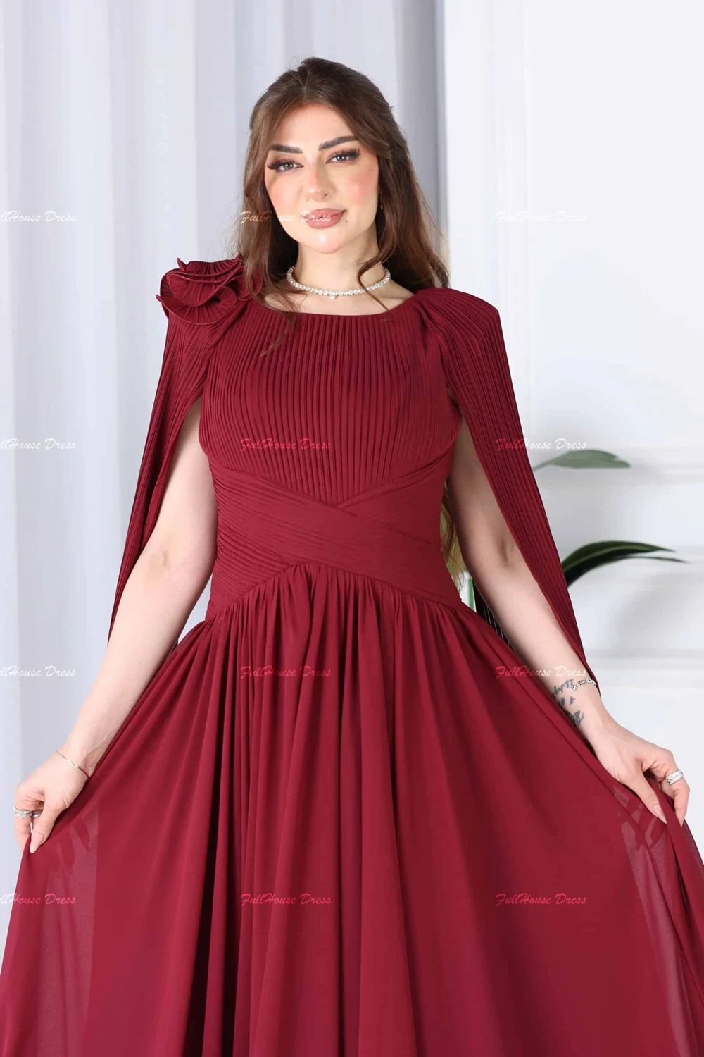 맞춤형 클래식 오 넥 쉬폰 A 라인 주름 계층화 된 이브닝 드레스 플로팅 바닥 길이 배트윙 슬리브 파티 드레스 코트