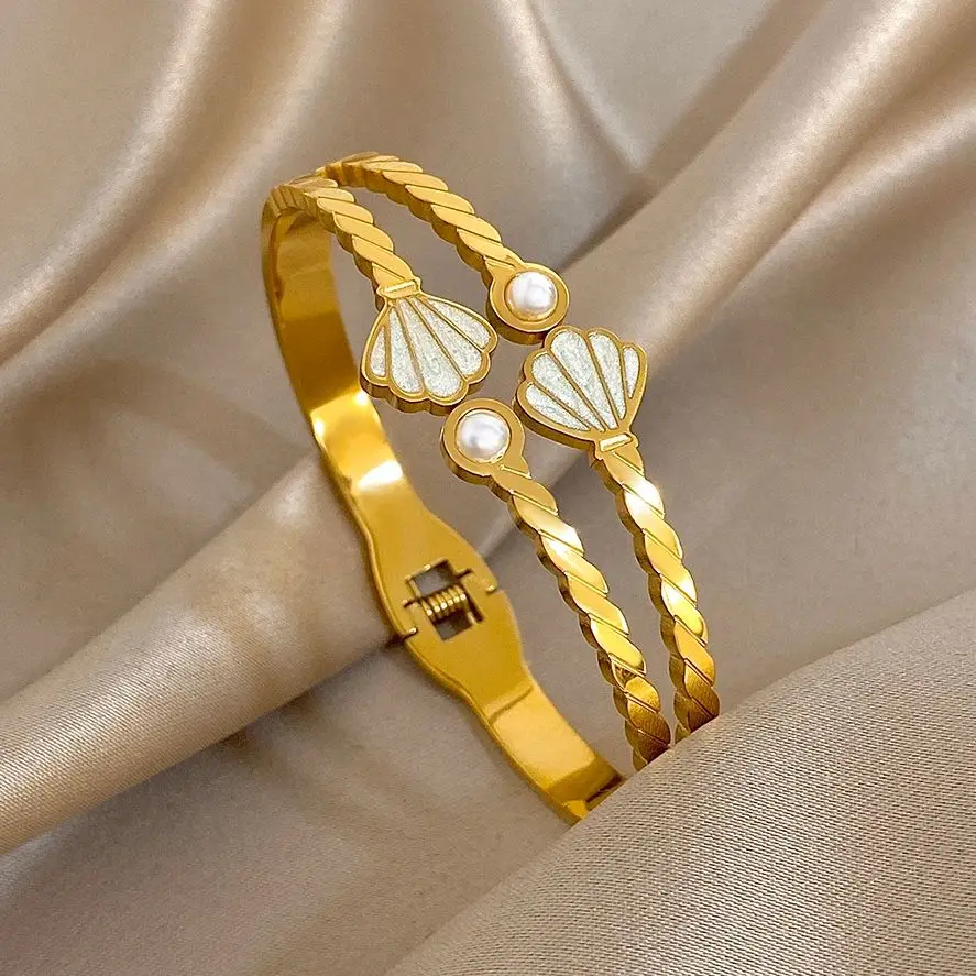 

DODOHAO Elegant Imitation Pearl Stainless Steel Open Bracelet for Women Boho Scallop Double Layer Waterproof Gold Color Bangle
