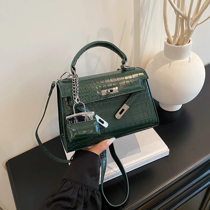 

Women's Cute Ruffled Shoulder Bag for Daily Commute Outings with PU Material Multiple Pockets Lightweight Design Soft Texture