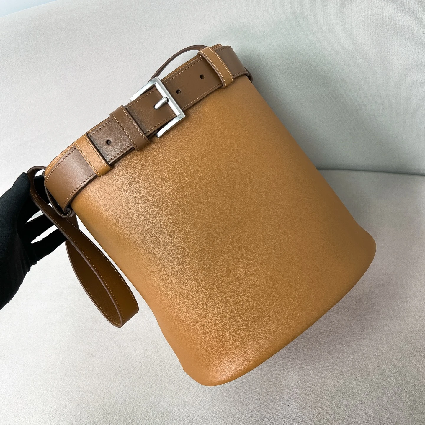 

2025 New Luxury Solid Color Genuine Leather Famous Brand Bucket Handbag High Quality Cowhide Women Designer Crossbody Bags