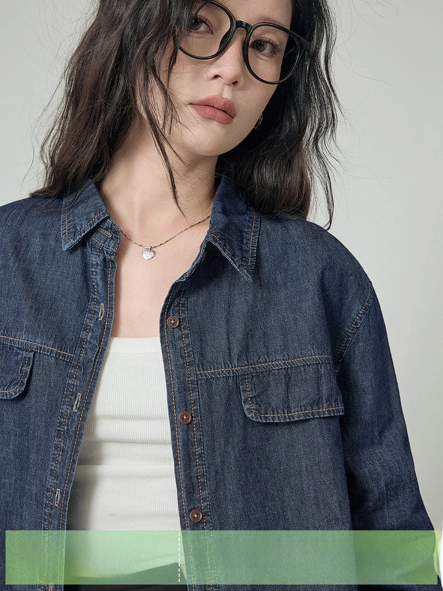 

Повседневная синяя джинсовая куртка-рубашка для женщин: модная однотонная верхняя одежда свободного кроя с длинными рукавами, эффект стройности, весна 2026