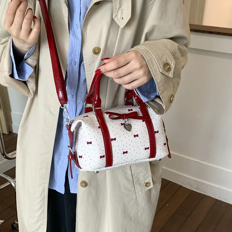

2025 Sweet Edgy Shoulder Bag for Women Trendy Underarm Purse Versatile Commuter Handbag Cute Mini Tote for Outings
