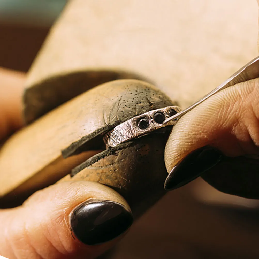 

Набор из 2 деревянных держателей для ювелирных колец: зажимы для изготовления, ремонта, полировки и закрепки камней, ручной инструмент, аксессуар для ювелиров