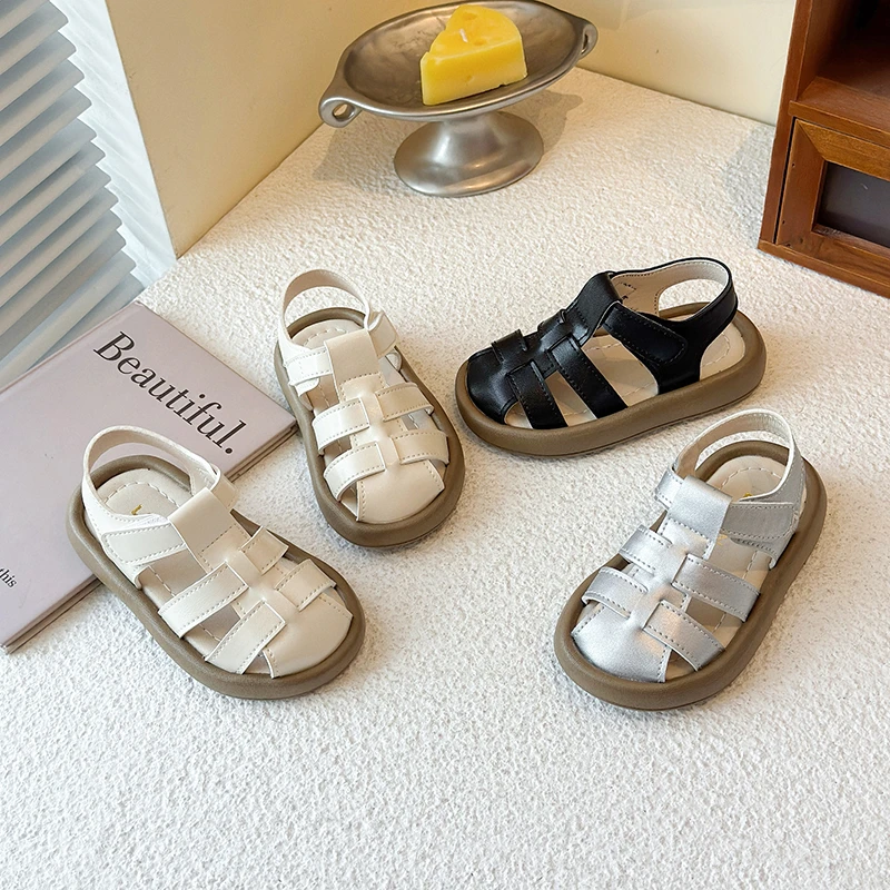 

Детские римские сандалии для девочек, универсальные однотонные пляжные туфли с мягкой подошвой, летние новинки 2026 года, модные нескользящие сандалии на липучках