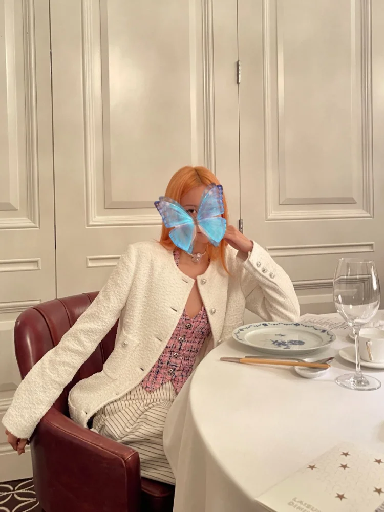 

Куртка Mimihadid Paris Tower Encounter белая, маленькая, из плотной ткани, длинная верхняя одежда с круглым вырезом, из других материалов