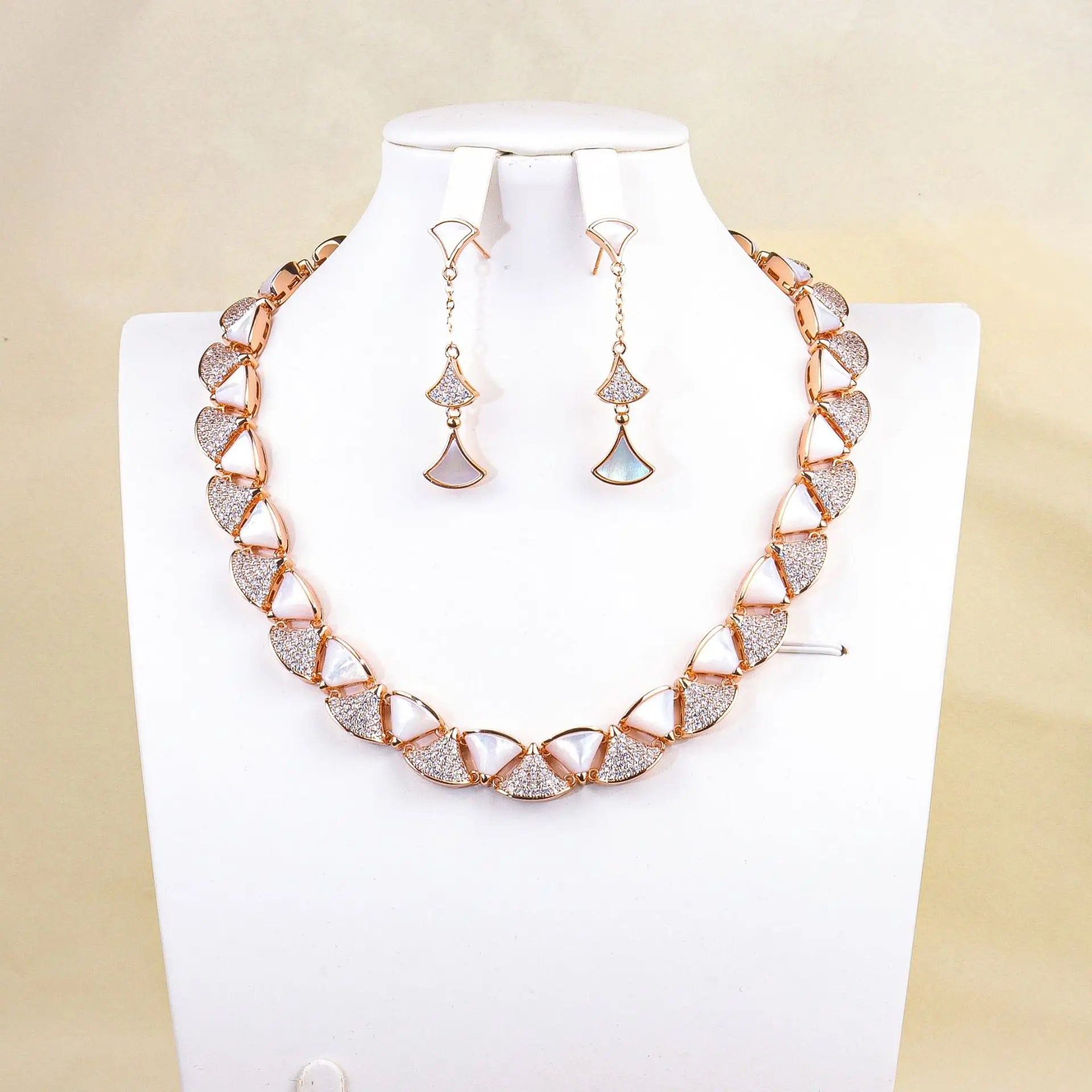 HIBRIDE New Personalized Gentle Triangular Premium Necklace Earrings Jewelry Suitable for Nigerian Wedding Host Gift Dress S-935