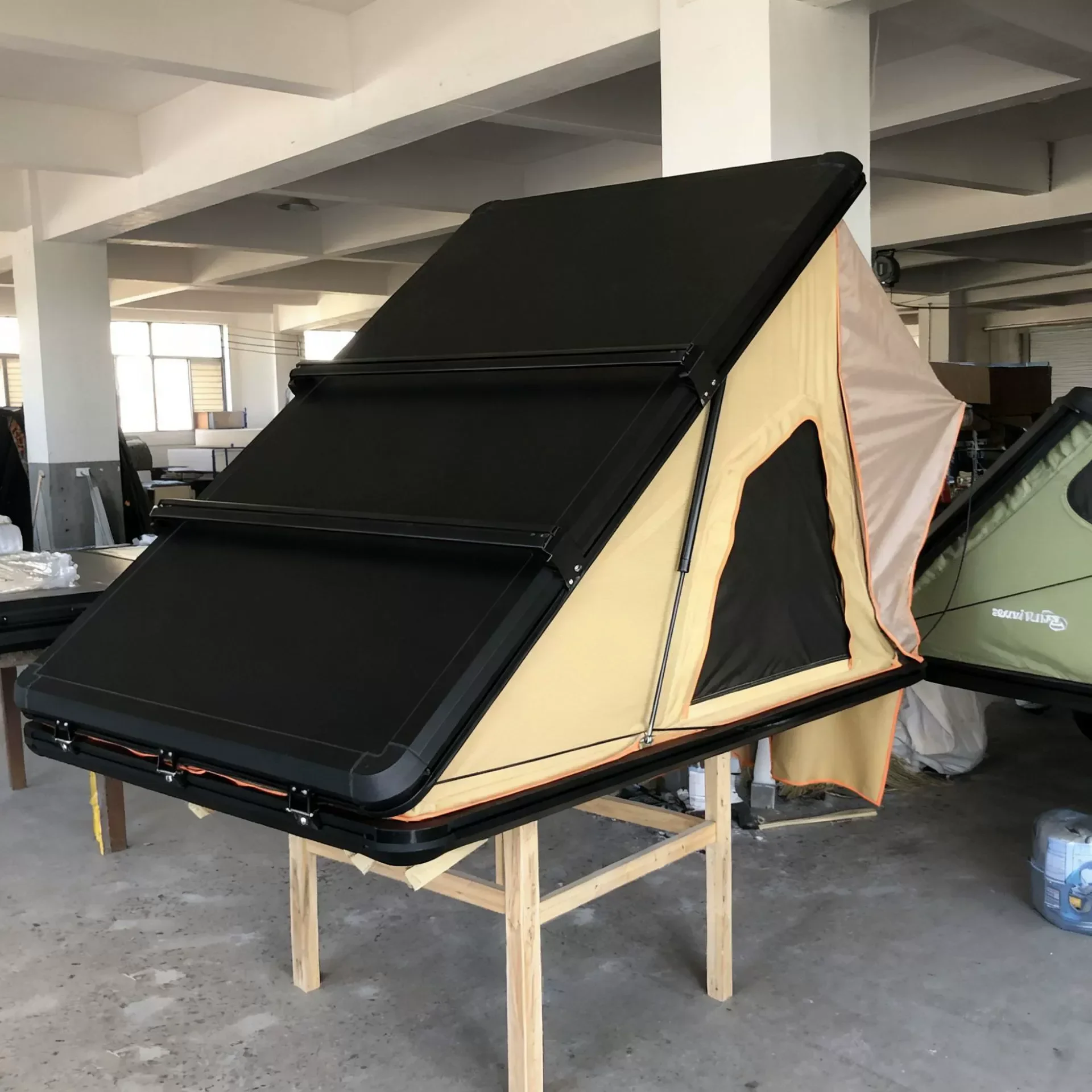 Car-top Tent with Hard Roof for Outdoor Camping in the Wild. High-quality Factory Price. Strong and Durable. Waterproof.