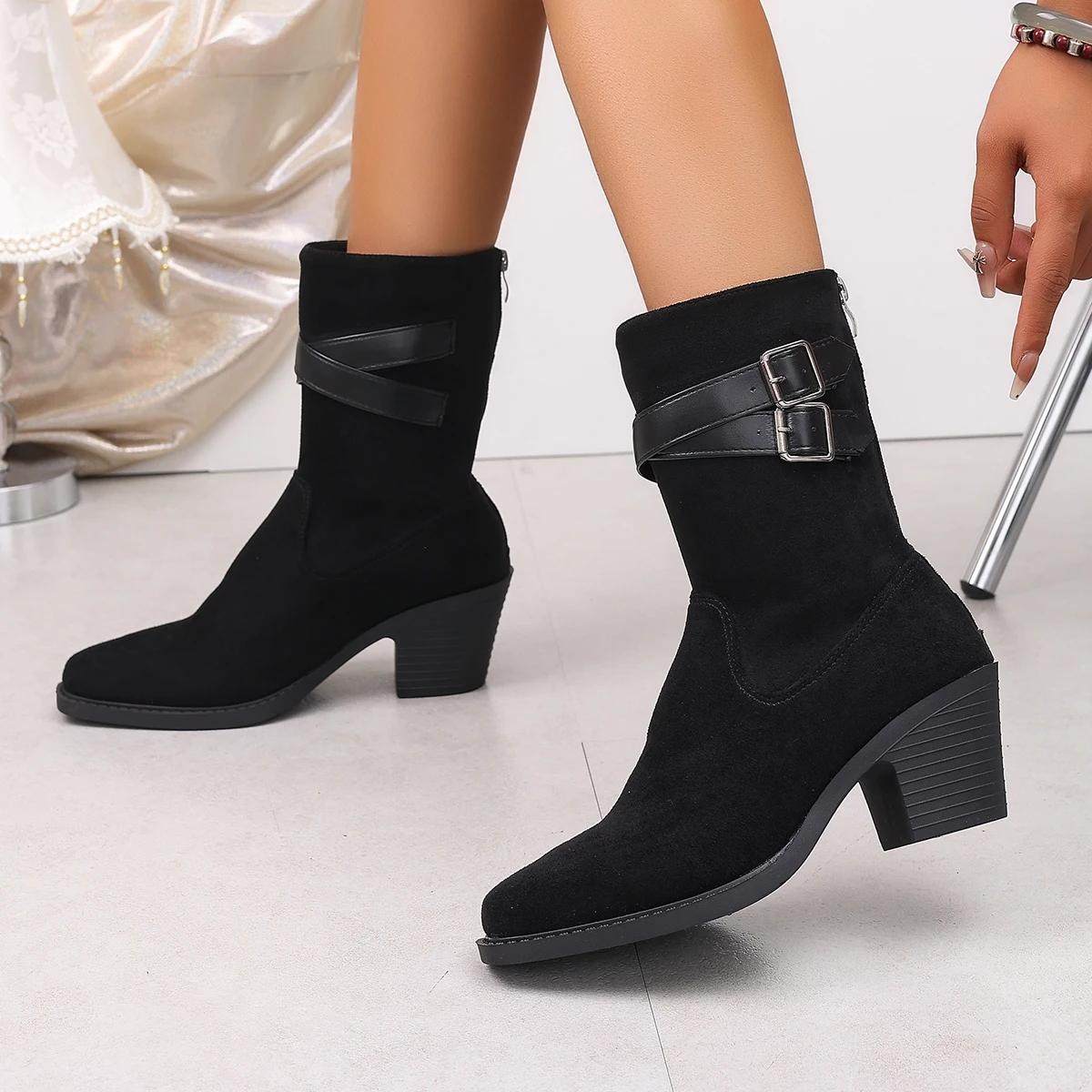 2026 Fashionable Best Selling New Comfortable Non Slip Women's Boots Size 43 Winter Elegant Pointed Sexy Buckle Knight Boots