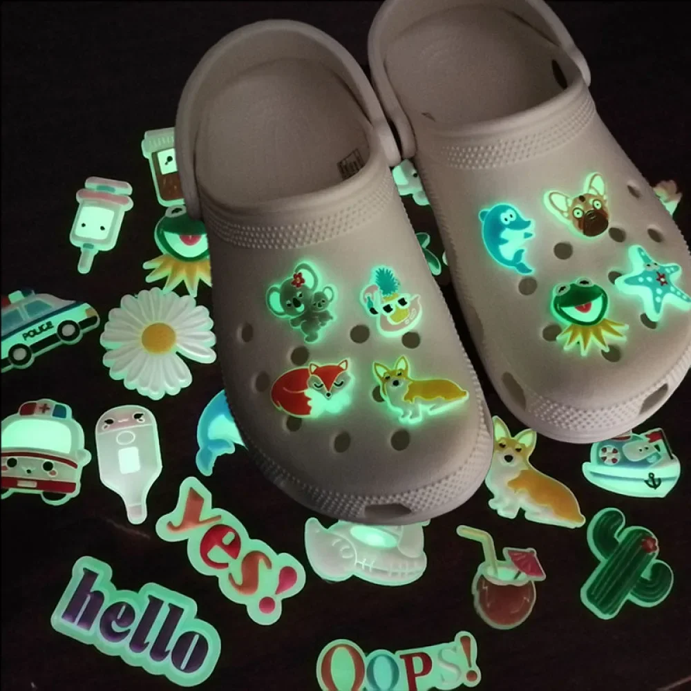 1pcs PVC Shoe Charms Glowing Shoe Decorations Pins for Clog Sandals Women Shoe Charms Luminous Accessories Kids Girls Gifts Set