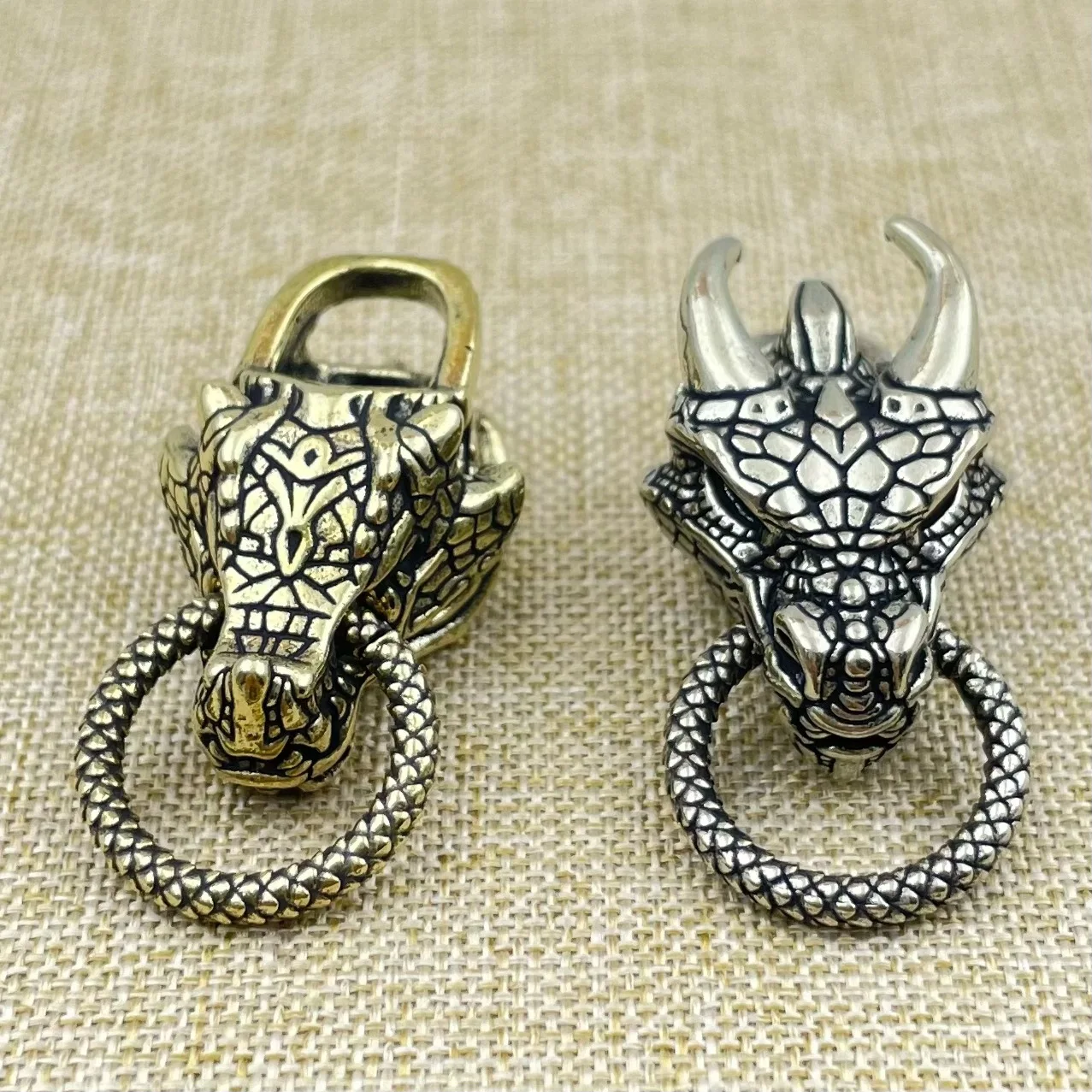 

Brass vintage keyring dragon head twelve zodiac pendant bracelet woven accessory punk trend copper ornament