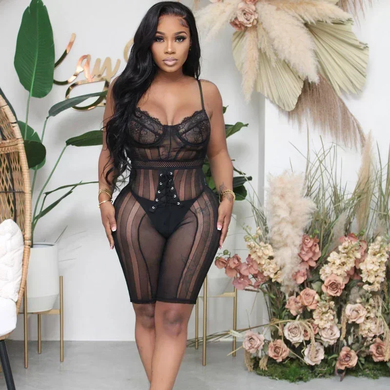 GUWU Tutina sexy in pizzo trasparente con pagliaccetto estivo Sling Back Grommet Lace Up Anello in acciaio Pantaloncini Bodycon Club Party Tuta