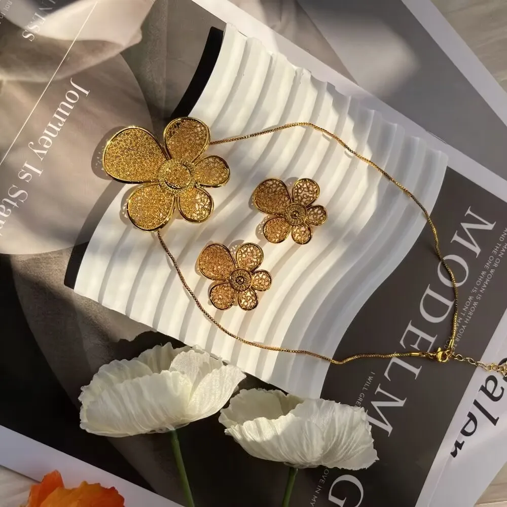 

Dubai Arab New Gold Plated Alloy Necklace Earrings Wedding Party Jewelry Set Gift for Lover YY10699