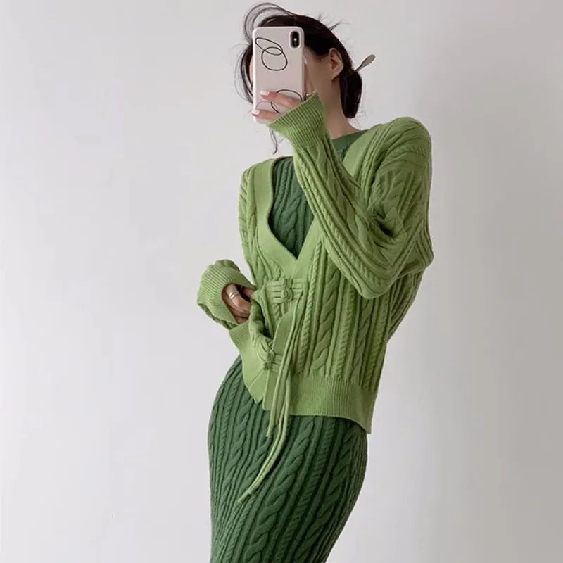 Dark Light Green Contrasting Knitted Dress Set For Women\'S Autumn And Winter New Chinese Style Buckle Design Knitted Vest Dress