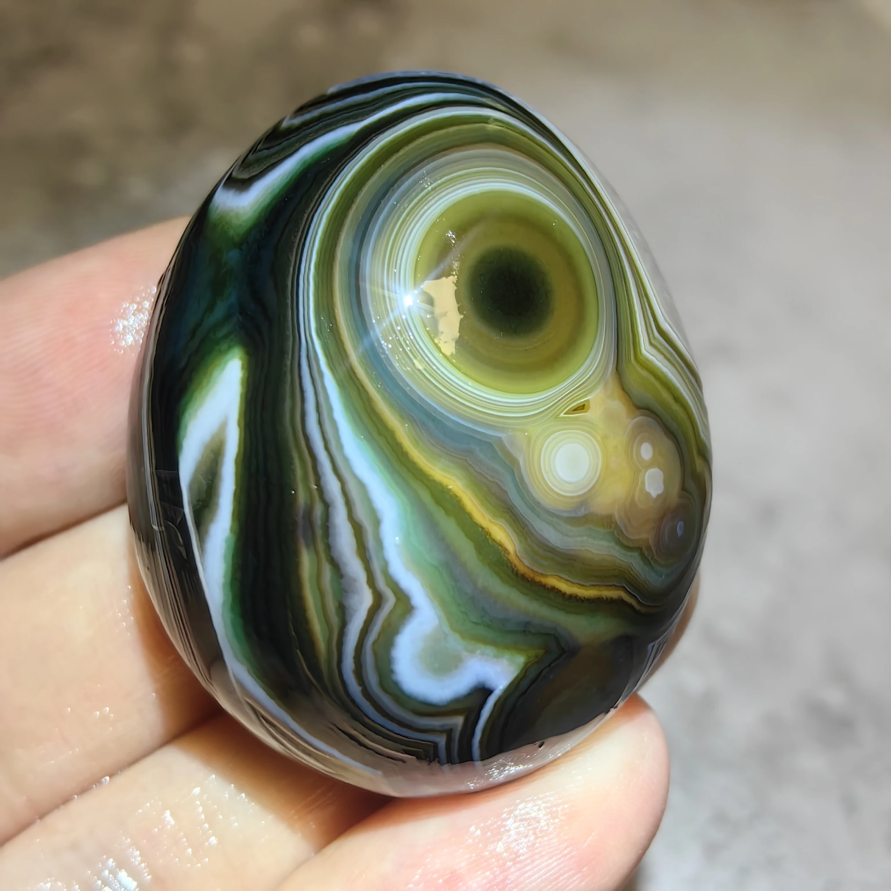Natural Eye Agate Stone, Multi-Layered Banding and Central Pupil Design, Auspicious Stone for Home or Office Display