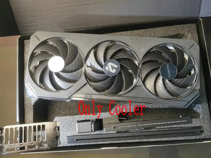 

Радиатор охлаждения для видеокарты GIGABYTE GeForce RTX5090 с задней панелью