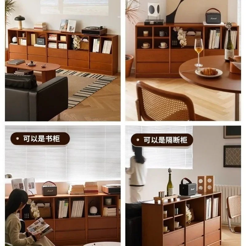 나무 바닥부터 천장까지 이어지는 중세풍 식탁 옆 책장, 일본식 TV 수납장 조합