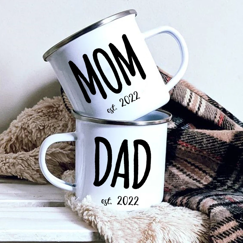 Mom and Dad Est 2022 Print Coffee Mug Drink Mommy Milk Juice Mugs Daddy Wine Beer Cup Mother's Day Father's Day New Dad/mom Gift