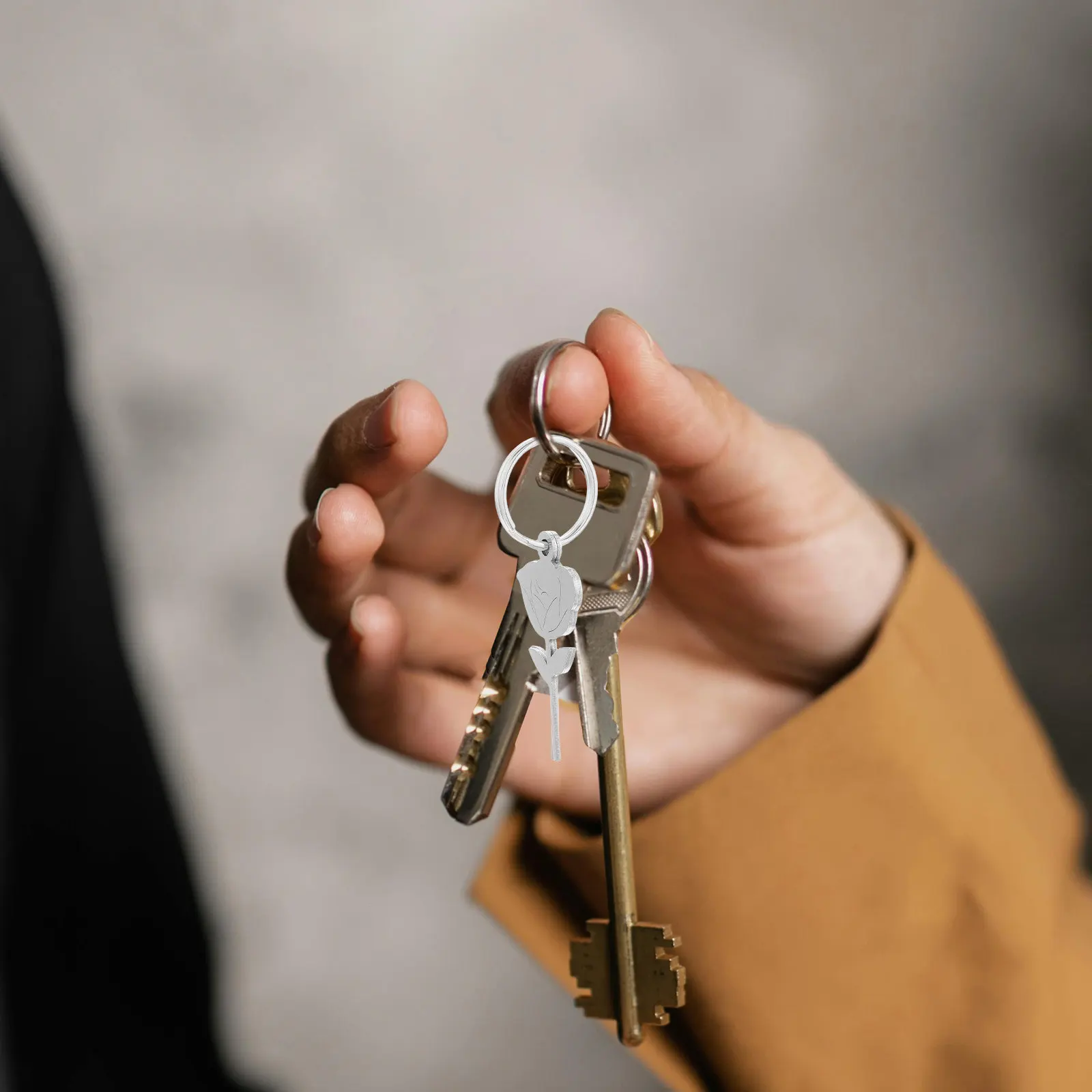 10Pcs Rose Design Stainless Steel Keychain with Built in Sim Card Ejector Pin Versatile Fashion Accessory for Keys Bags Wallets