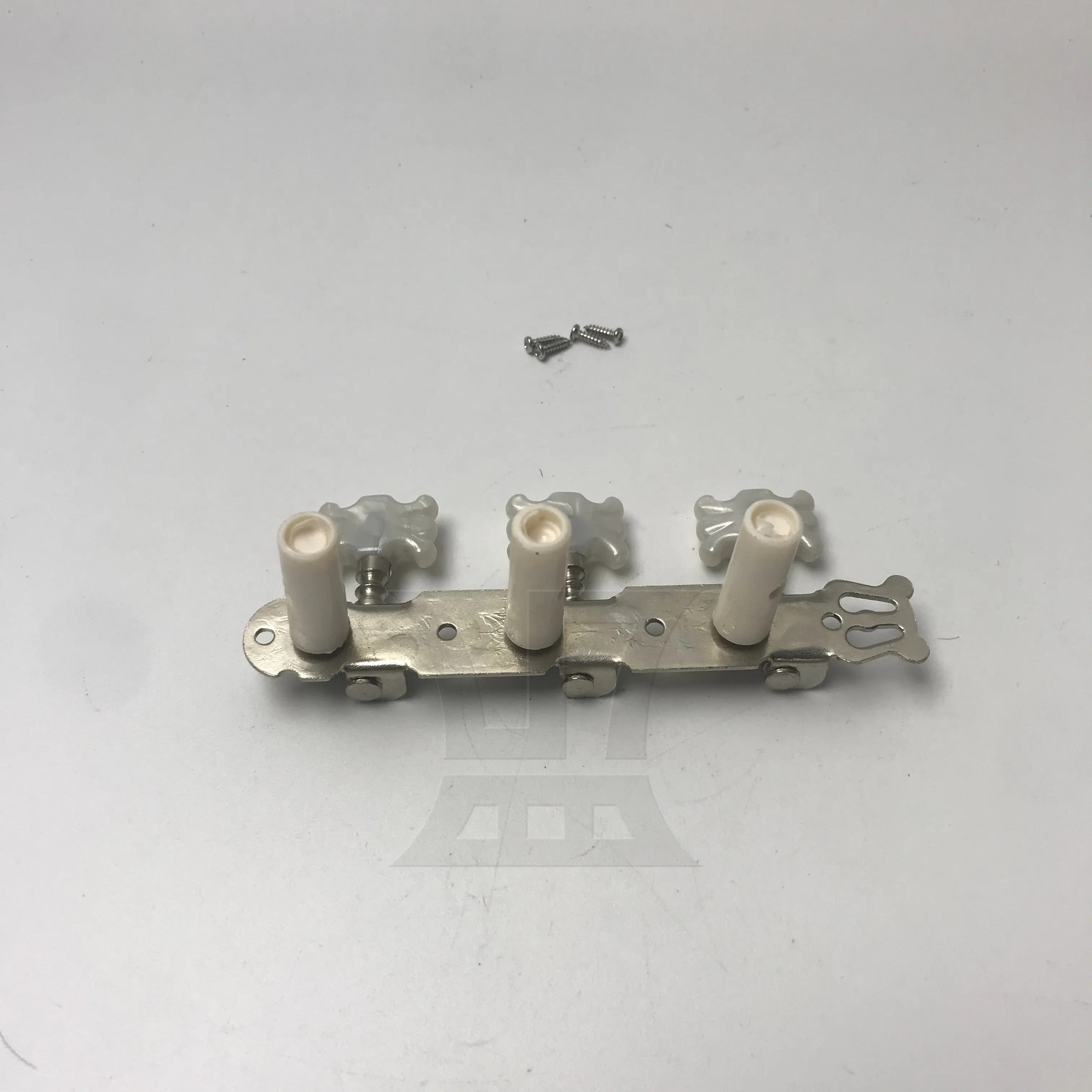 

Yibuy 1pc Classical Guitar Pearl Flower Head Plastic Column Triple Tuner Peg Chrome Left Guitar Accessories