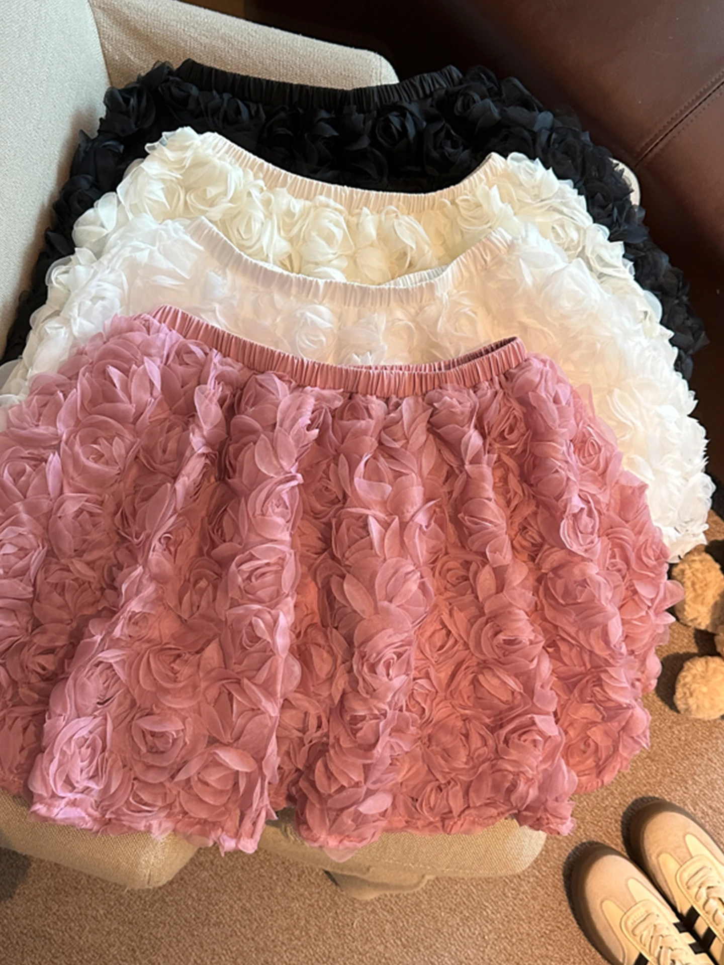 

Рекомендовано Эмили Клуд: Женская короткая юбка с 3D-розами, весна-лето, эластичный пояс, защита от просвечивания, повседневная, с высокой талией...