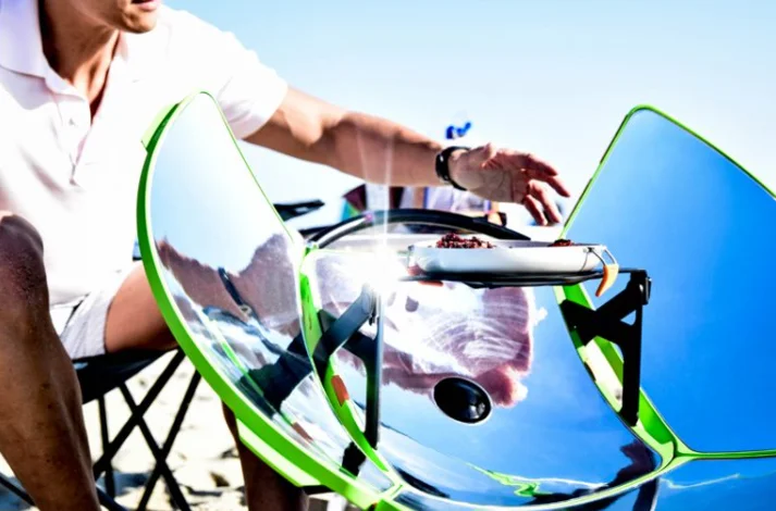 parabolic mirror solar oven cooker for heating water cooking food