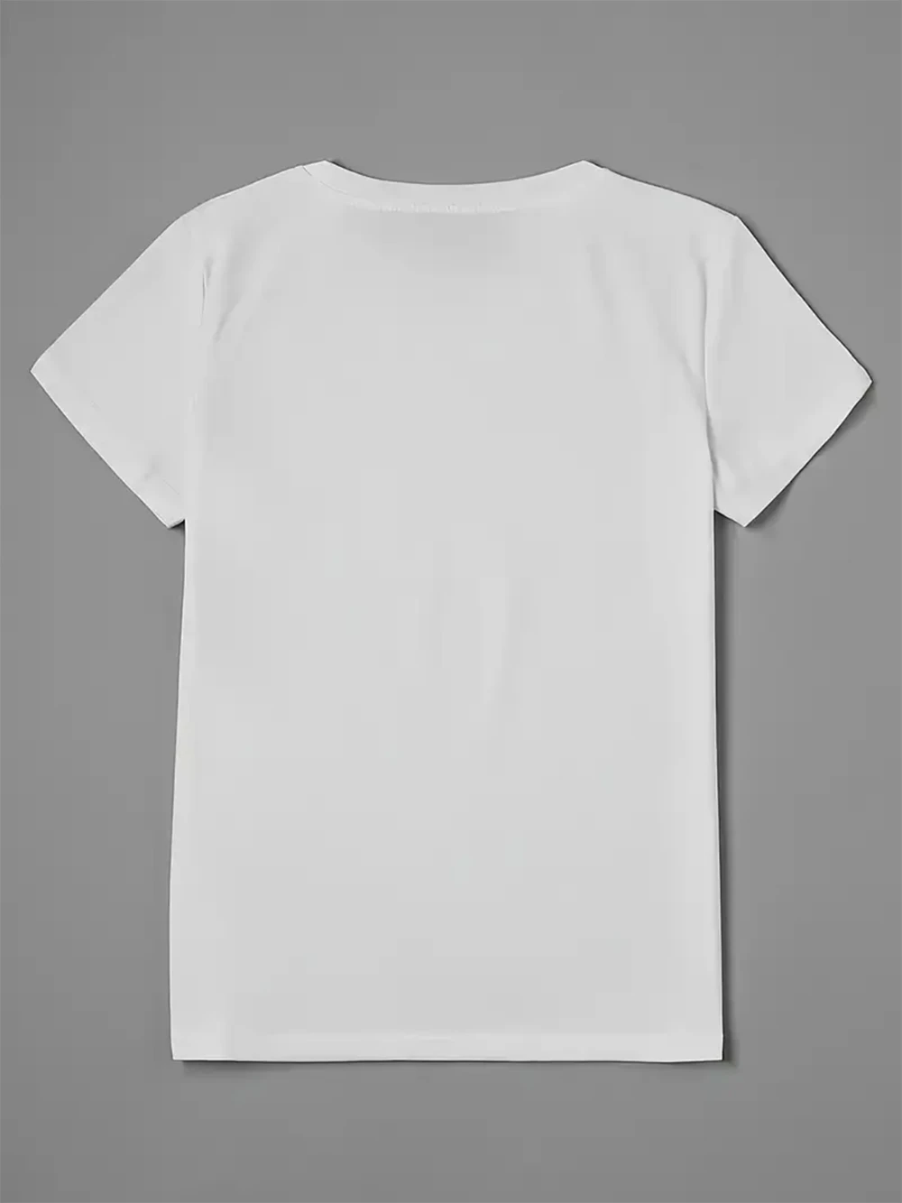 Ein T-Shirt mit dem Motiv eines dunklen Liebesromans und dem Aufdruck „Lights Out“ – Lässiges Damen-T-Shirt mit Rundhalsausschnitt und kurzen Ärmeln – Detail 5
