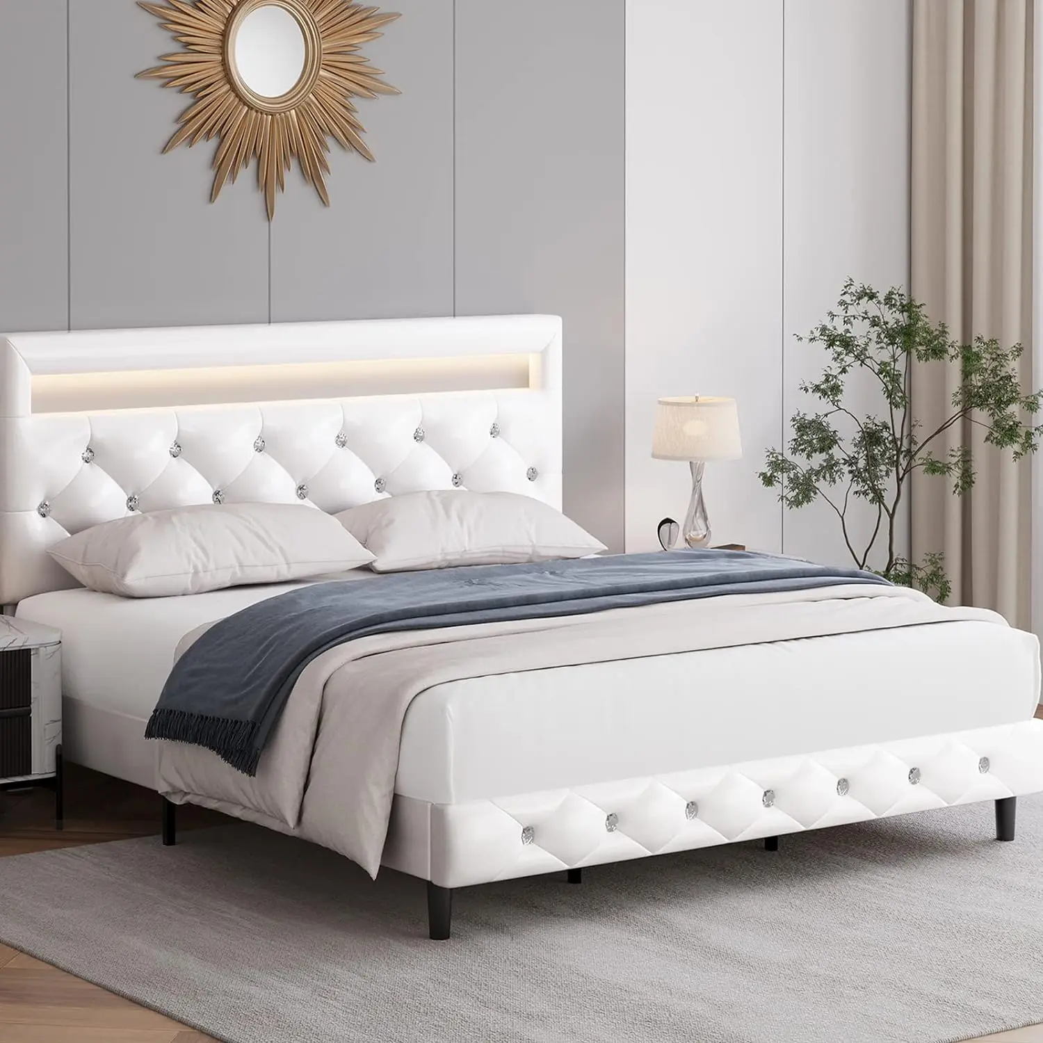 Keyluv Modern Gestoffeerd Queen Bed Frame Met Led-Verlichting, Faux Lederen Laag Profiel Platform Bed Frame, Verstelbaar Kristal