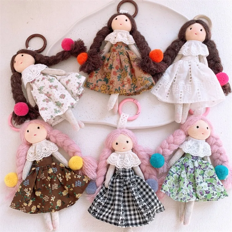 

Милый плюшевый брелок-кукла с косичкой в цветочном платье, очаровательный подвес для сумки и рюкзака