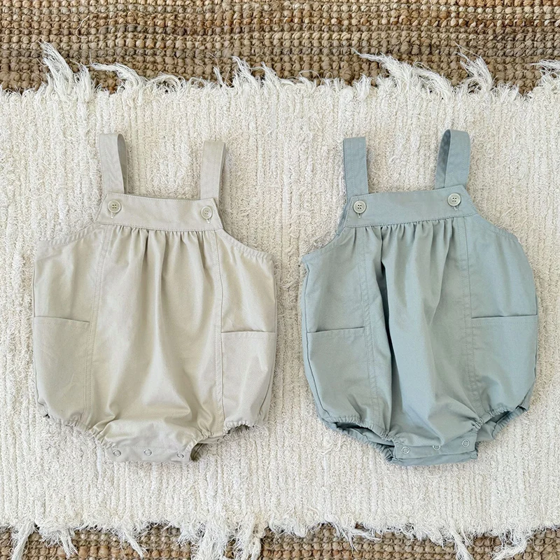 ربيع جديد 2026 ملابس أطفال 0-24 متر ملابس أطفال حديثي الولادة من البنات والأولاد بدون أكمام بلون سادة بدلة تسلق على الطراز الكوري من القطن