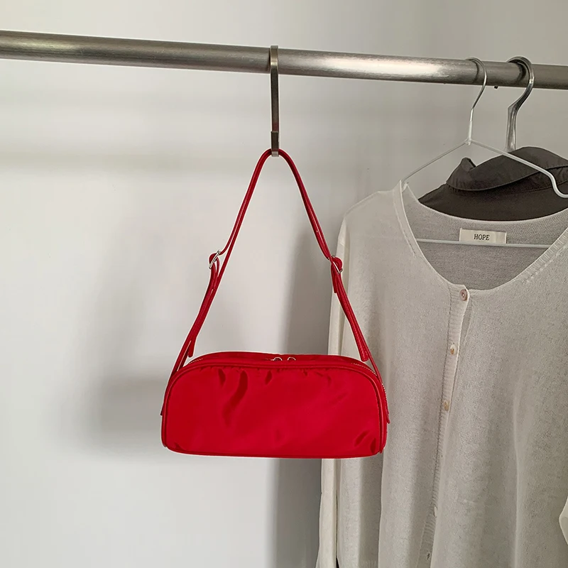 Nylon-Schultertasche, koreanische Damen-Unterarmtasche in Uni-Farbe, minimalistische Vintage-Handtasche mit leichtem Reißverschluss für Pendler. – Detail 11