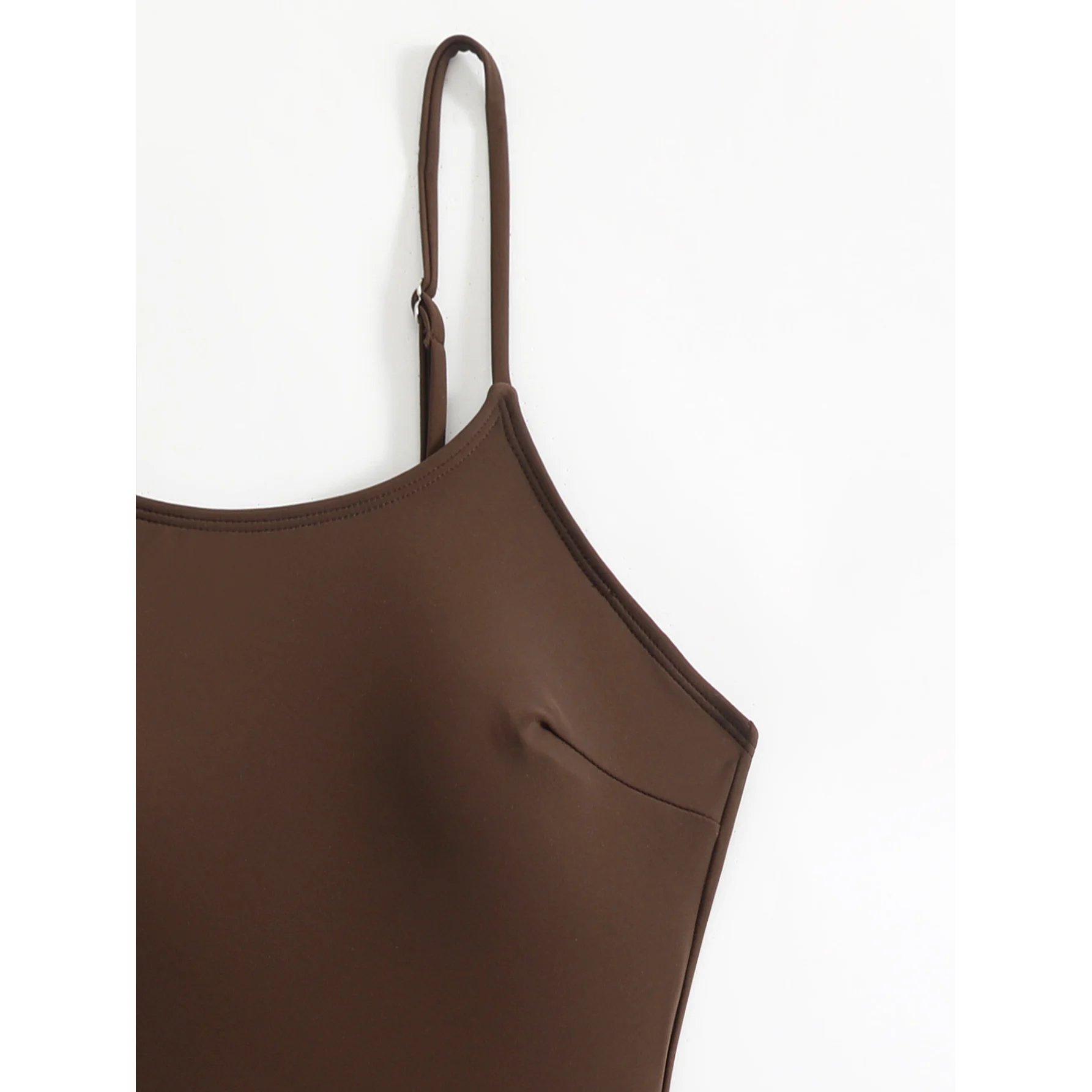 Neuer 2026 Sexy Rückenfreier Badeanzug mit Hohem Beinausschnitt für Damen, Einteiliger Badeanzug mit Polsterung, Einfarbig Kaffee, Badebekleidung V7089 – Detail 9