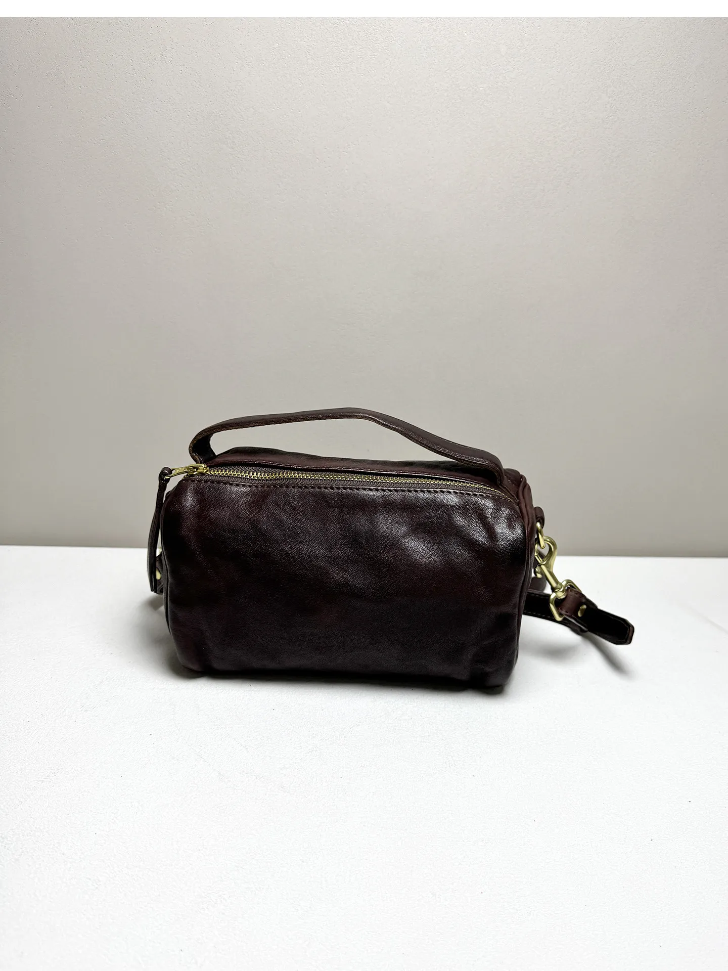 Handgefertigte Damenhandtaschen aus echtem Leder von Modedesignern, für den Alltag, Partys und luxuriöse Anlässe, natürliche Echtleder-Umhängetasche für Damen. – Detail 16