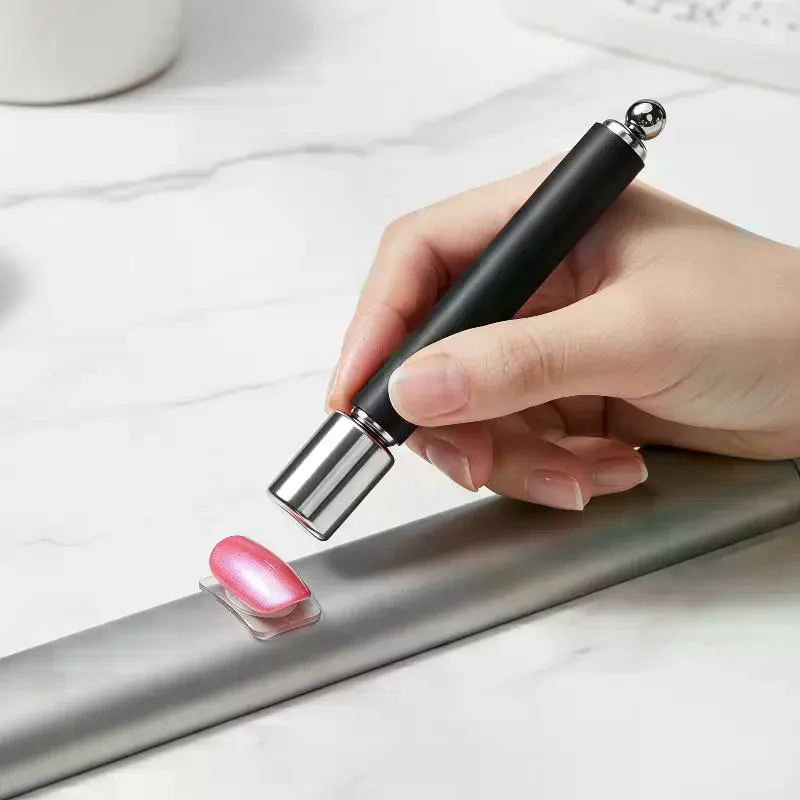 Strong Magnetic Cylindrical Head Nail Magnet Tool Pens Magnetic Cat Eye Gel Polish Nail Art Kit For DIY Salon Studio Or Home Use