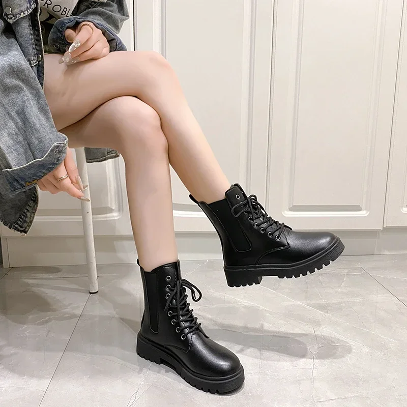 Neue Winter-Motorradschuhe mit mittelhohem, dickem Absatz und runder Zehenpartie, bequeme und modische, glänzende/matte Damenstiefel – Detail 7