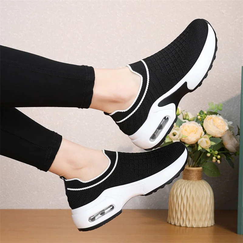 Fashion Flying Weaving Breathable Casual Shoes Women Lightweight Slip-On Cushioning Sneakers Ladies Non-Slip Sports Jogging Shoe