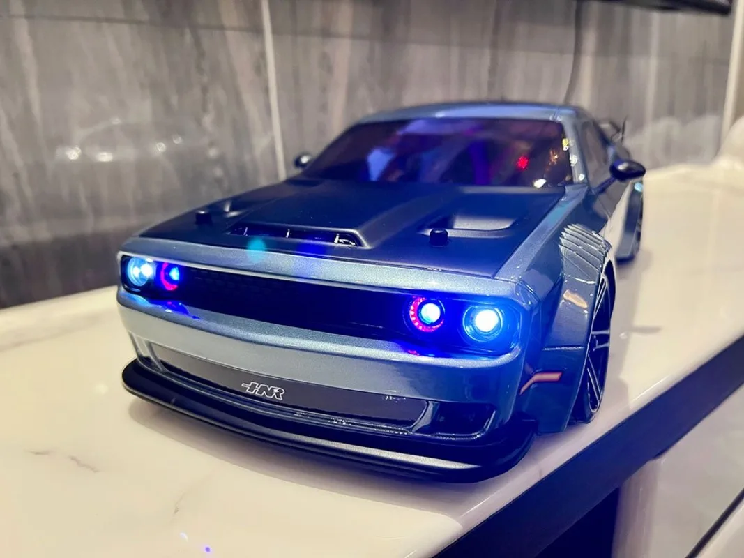 HNR Hongnuo H9802 1/10 coche eléctrico de deriva de plataforma con control remoto simulación Dodge SRT tracción en las cuatro ruedas coche modelo RC