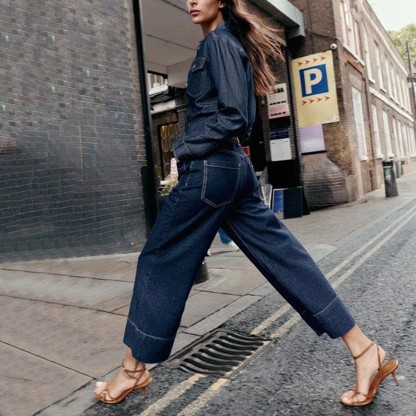 جينز نسائي عالي الخصر وواسع الساق بحزام من قماش الدنيم لخريف 2025 Z مقاس غير رسمي قابل للتمدد صغير