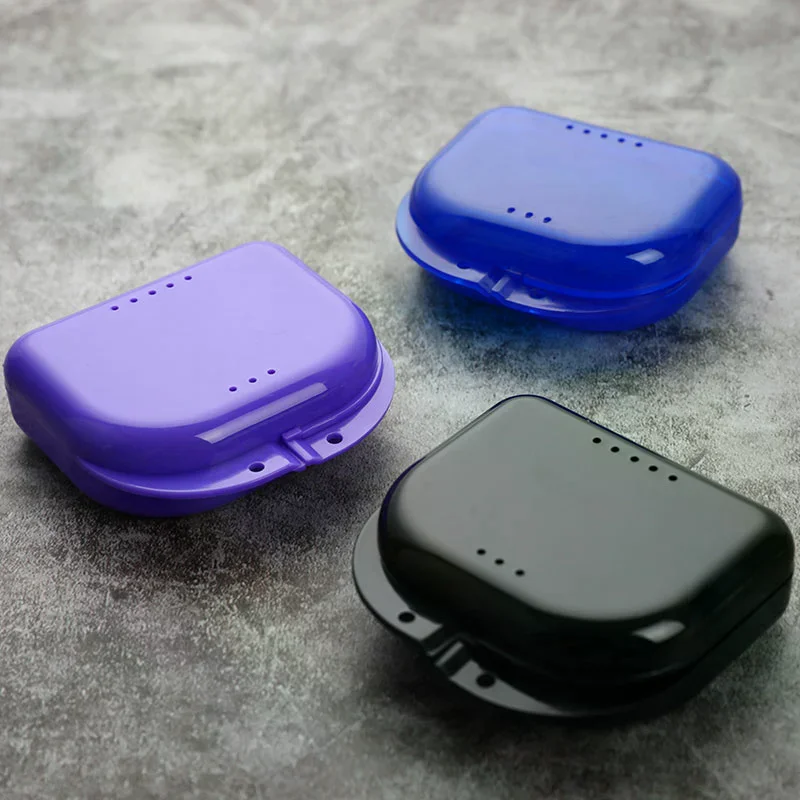 Caja de retenedor, protector bucal, contenedor de almacenamiento de dentadura ortodoncia, gancho mosquetón, agujeros de ventilación, caja de retenedor de dientes dentales