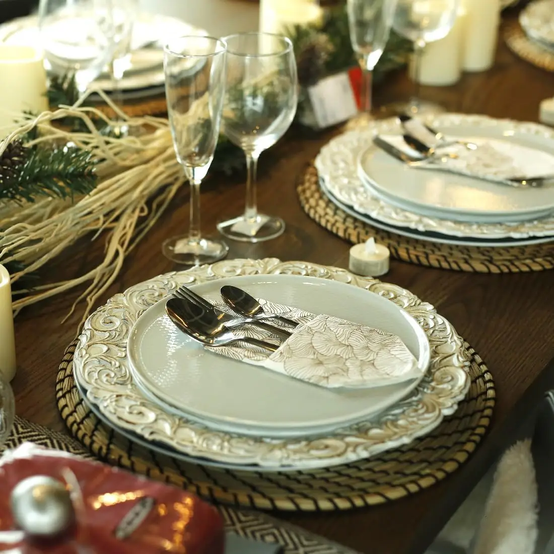 Antique Charger Plates, 13 Inch White Dinner Plate Chargers Round Server Ware Plastic Embossed Charger for Dinner