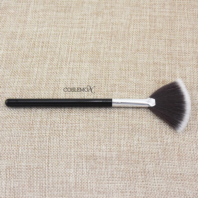 1pcs Fan Make Up Brushes Blush Highlighter Contour Loose Powder Face Brush Korean Soft Cozy Professional Make up Tools