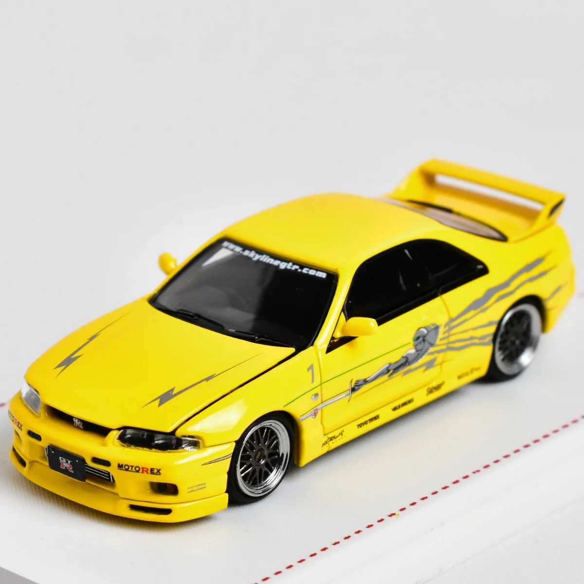 Focal Horizon FH 1:64 GTR R33 Skyline, cubierta frontal abierta, modelo de coche