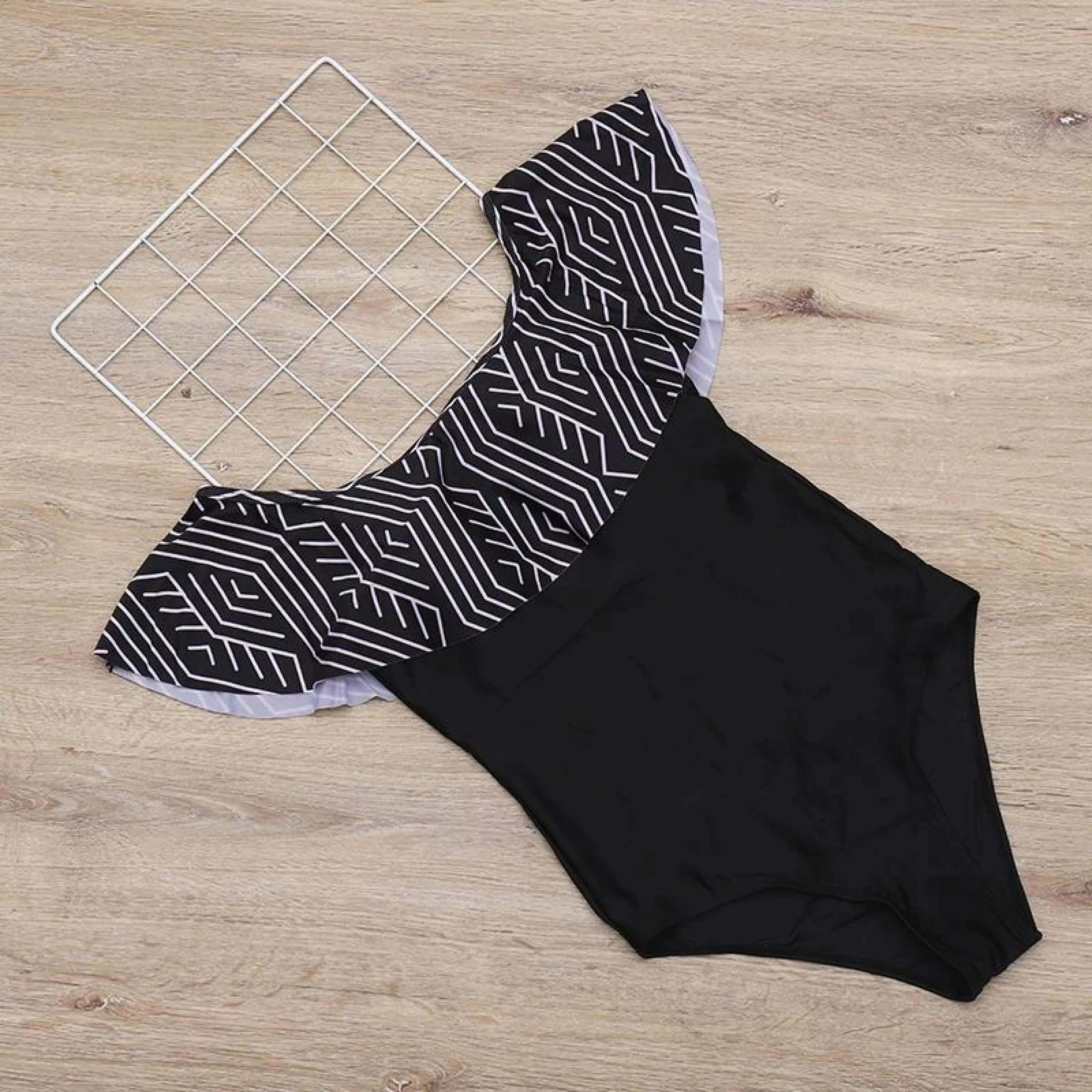 Weibliche Strand kleidung Monokini Bodysuit Mode Frauen einteiliger Badeanzug große gekräuselte Kante BH Bade bekleidung Push-up Badeanzüge