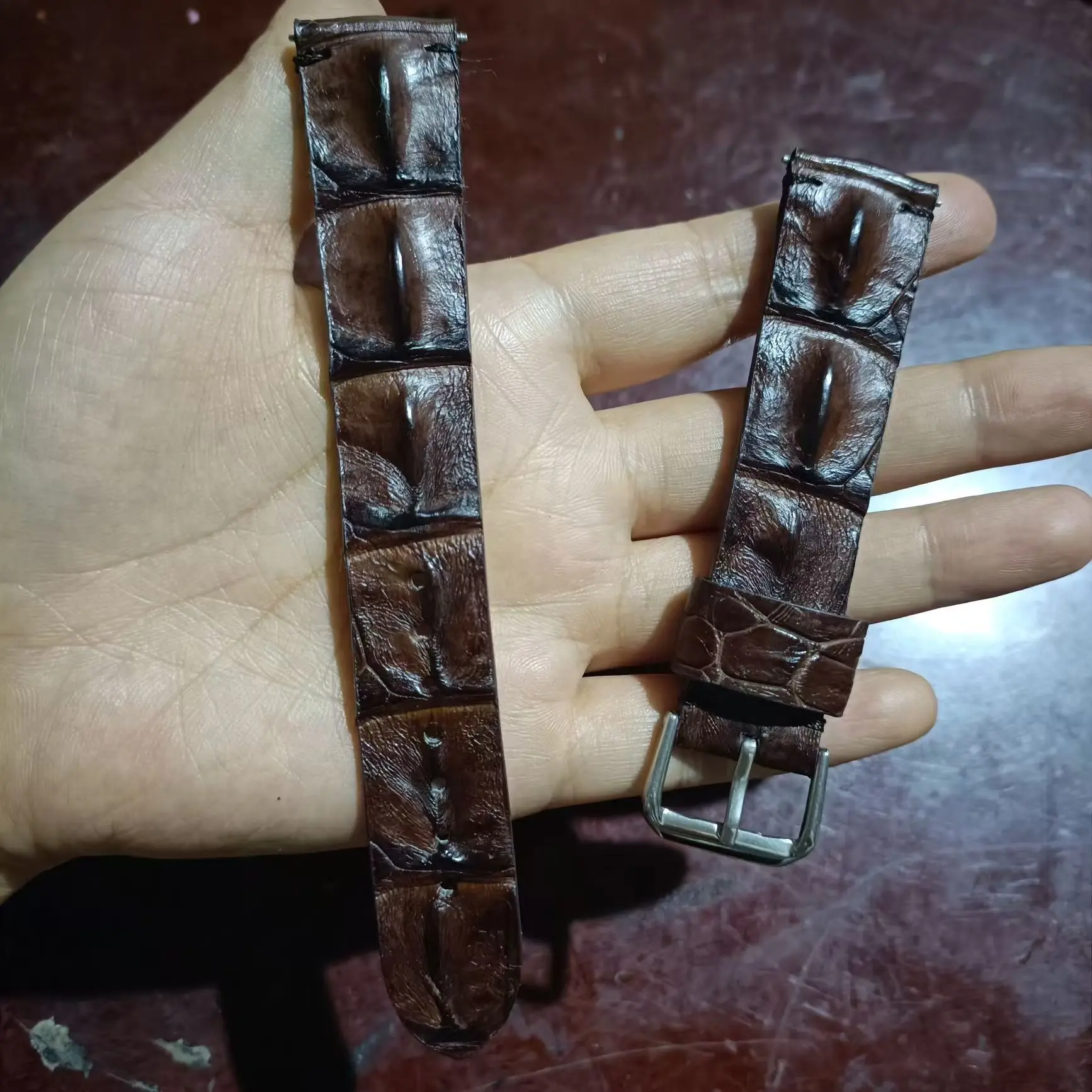 سوار معصم عصري من جلد التمساح عالي الجودة لعام 2026