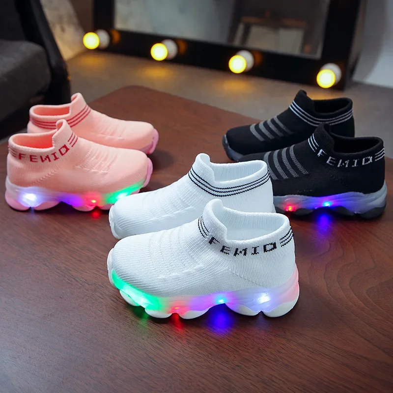 Scarpe da ginnastica per bambini Bambini Neonate Ragazzi Lettera Maglia Calzini luminosi a led Sport Run Sneakers Scarpe Sapato Infantil Scarpe luminose