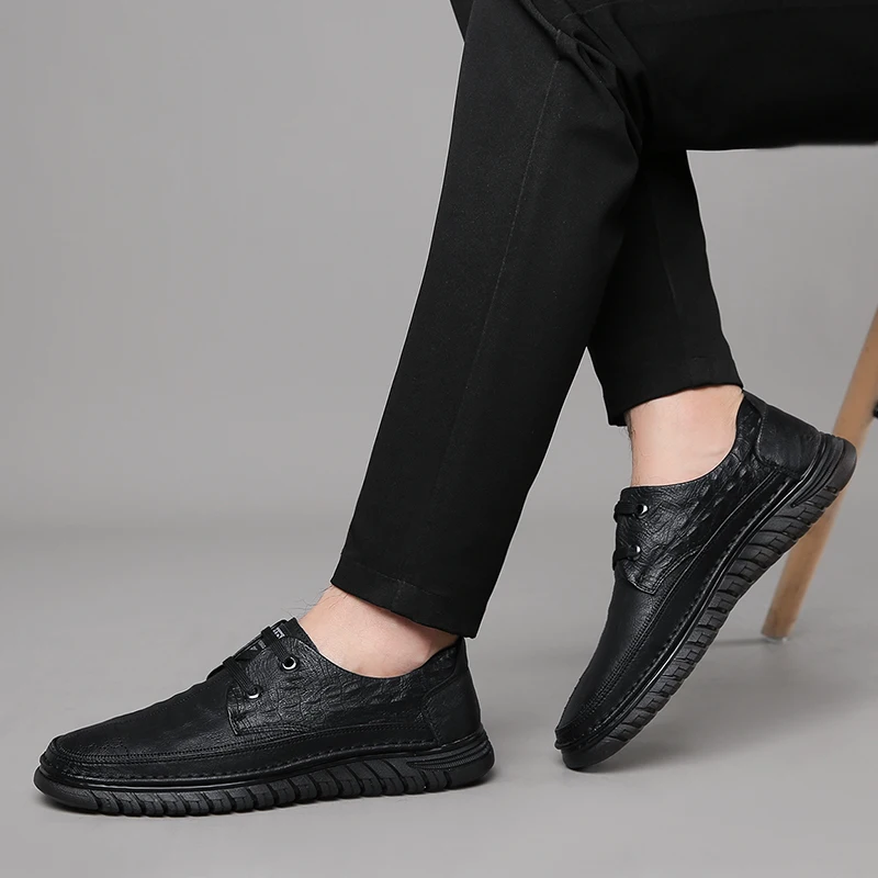 Fashion sheos Men Casual Flat Shoes lace up Outdoor Soft Soled Travel Sneakers Leather Men Business office work Shoes Men