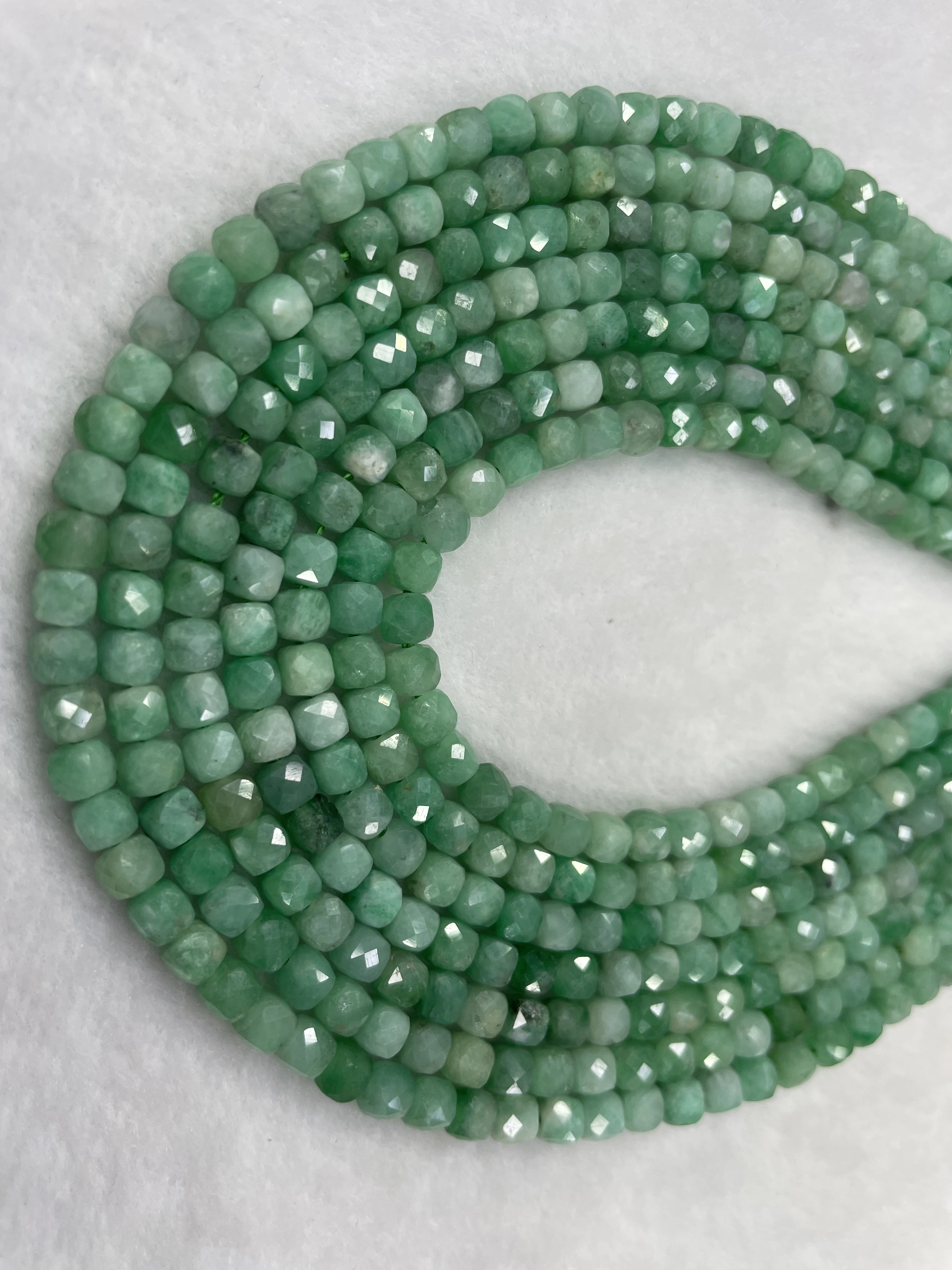 Wholesale Natural Emerald Jadeite 3x3mm 4x4mmn Square Grain Cut Length:39cm