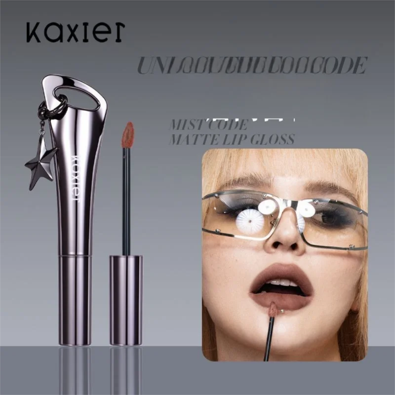 

KAXIER Misty Hydrating Matte Lip Mud, мягкая и кремовая с матовой отделкой, которая скрывает линий губ, имеет шелковистую гладкую текстуру