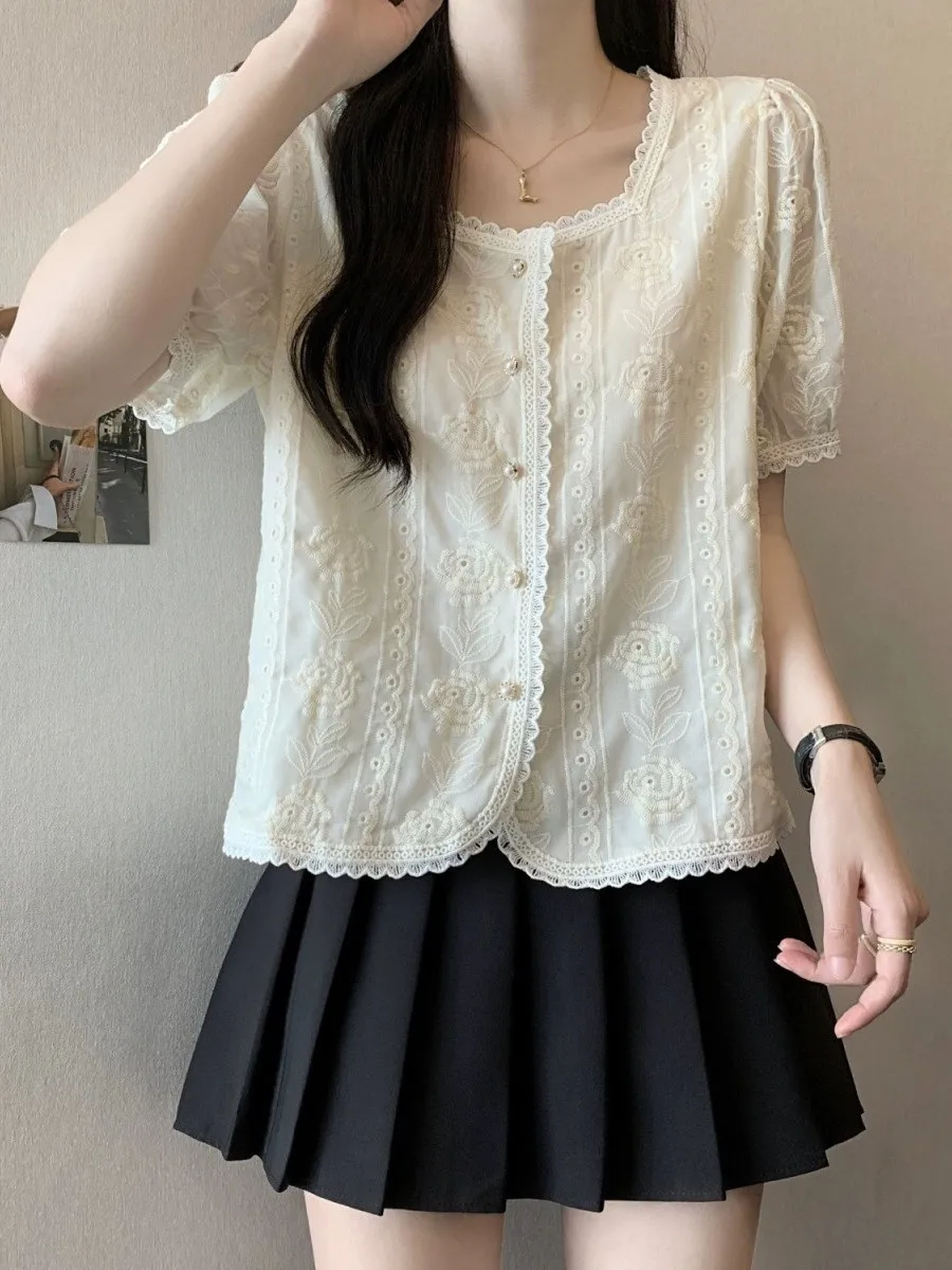 เสื้อผู้หญิงแฟชั่นฤดูร้อน แขนพองแต่งลูกไม้สีขาว ทรงกลม ความยาวปกติ